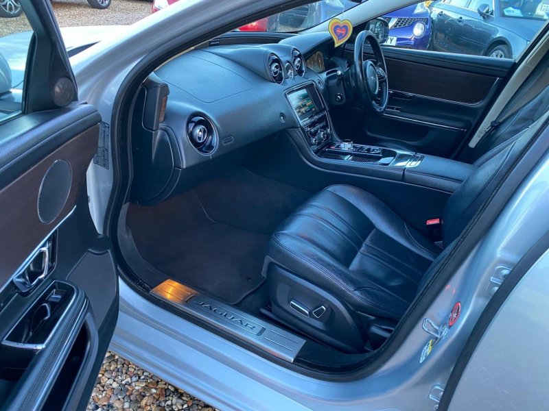 JAGUAR XJ