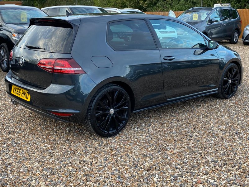 VOLKSWAGEN GOLF