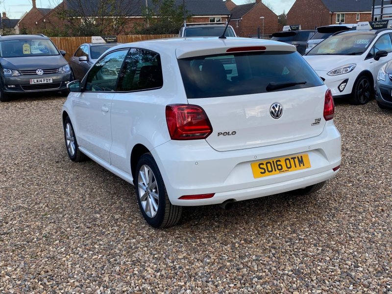 VOLKSWAGEN POLO