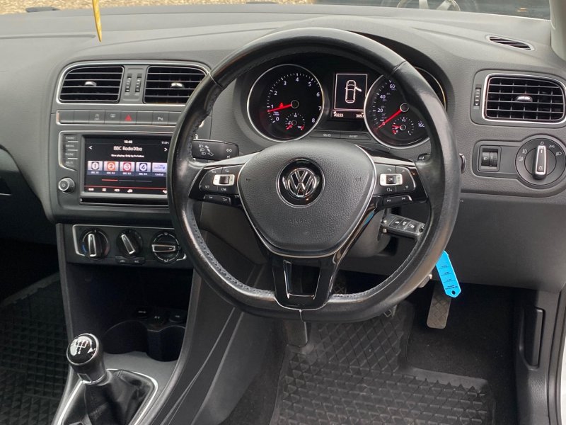 VOLKSWAGEN POLO