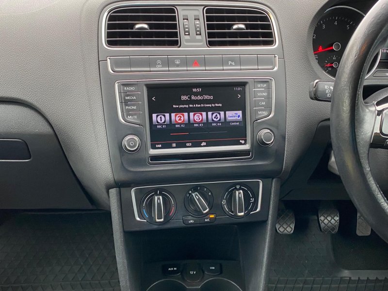 VOLKSWAGEN POLO