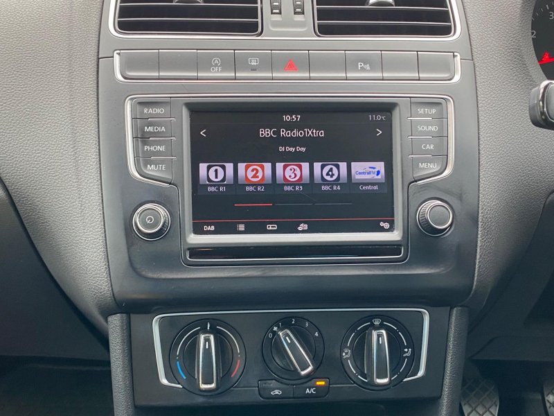 VOLKSWAGEN POLO
