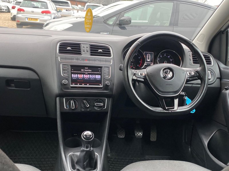 VOLKSWAGEN POLO
