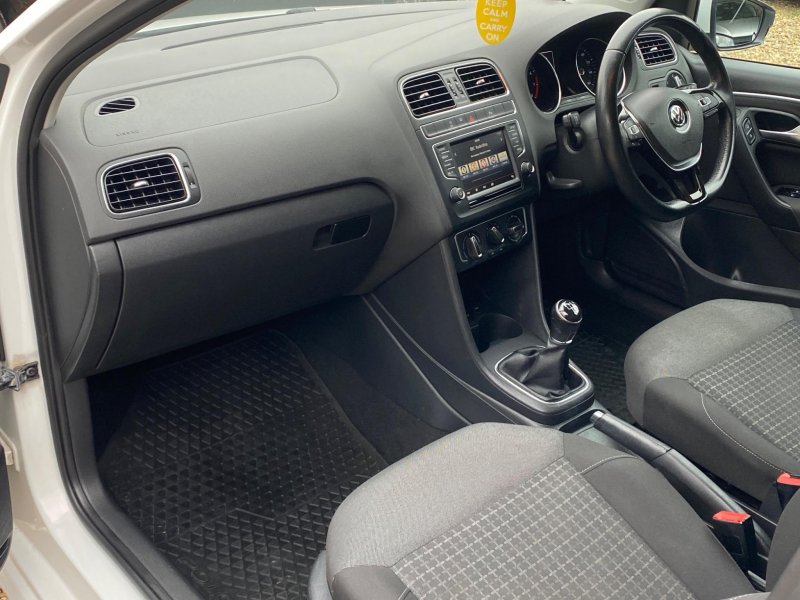 VOLKSWAGEN POLO