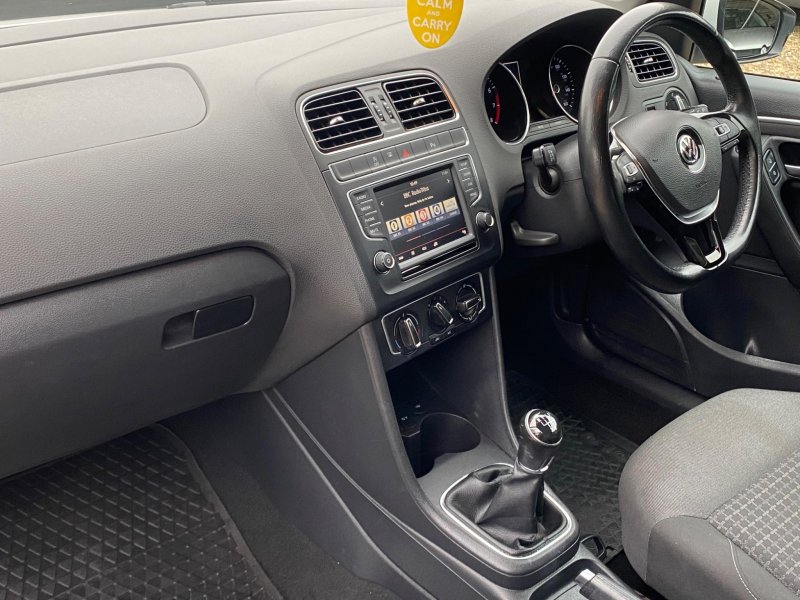 VOLKSWAGEN POLO
