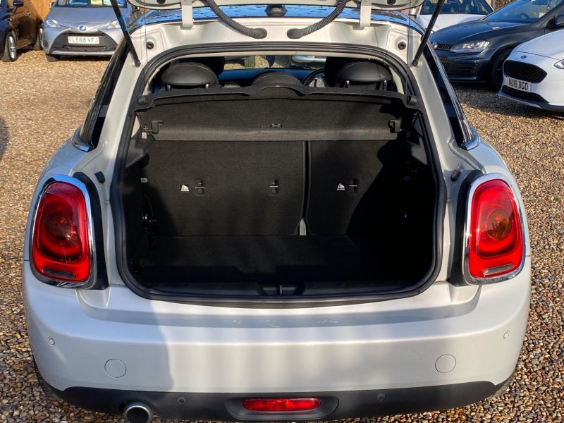 MINI HATCH