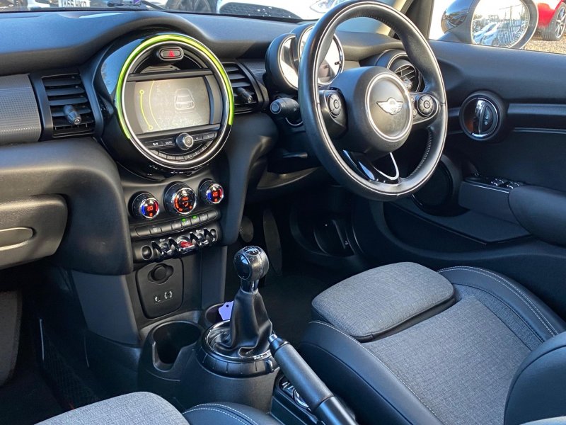 MINI HATCH