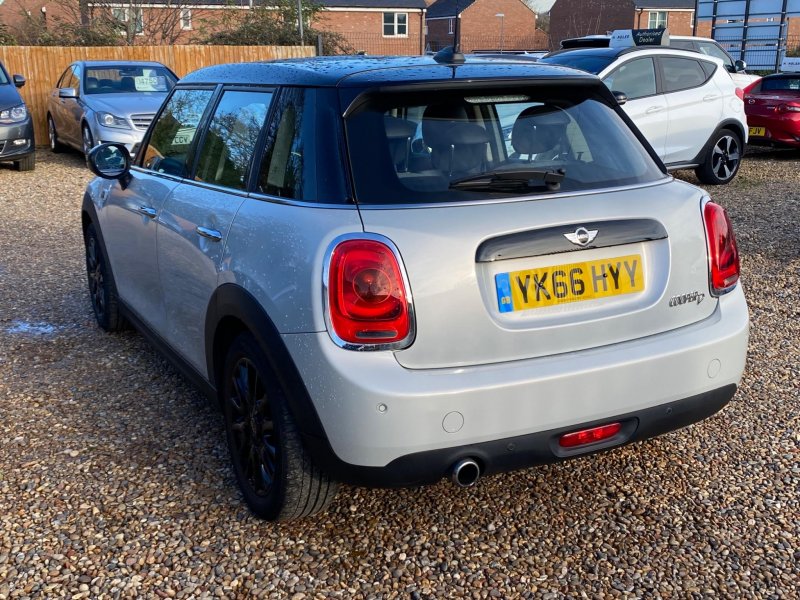 MINI HATCH