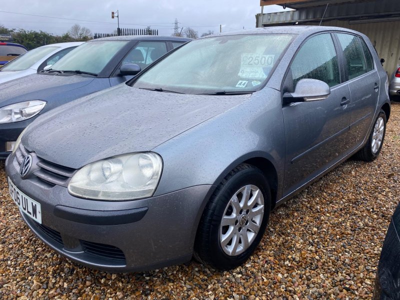 VOLKSWAGEN GOLF