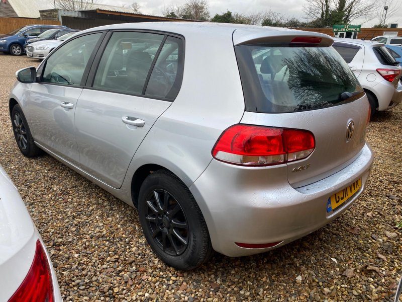 VOLKSWAGEN GOLF