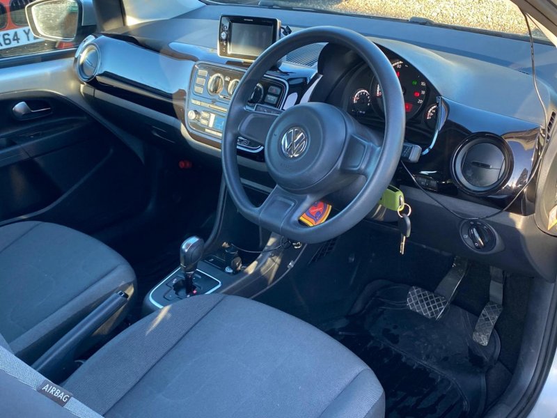 VOLKSWAGEN UP
