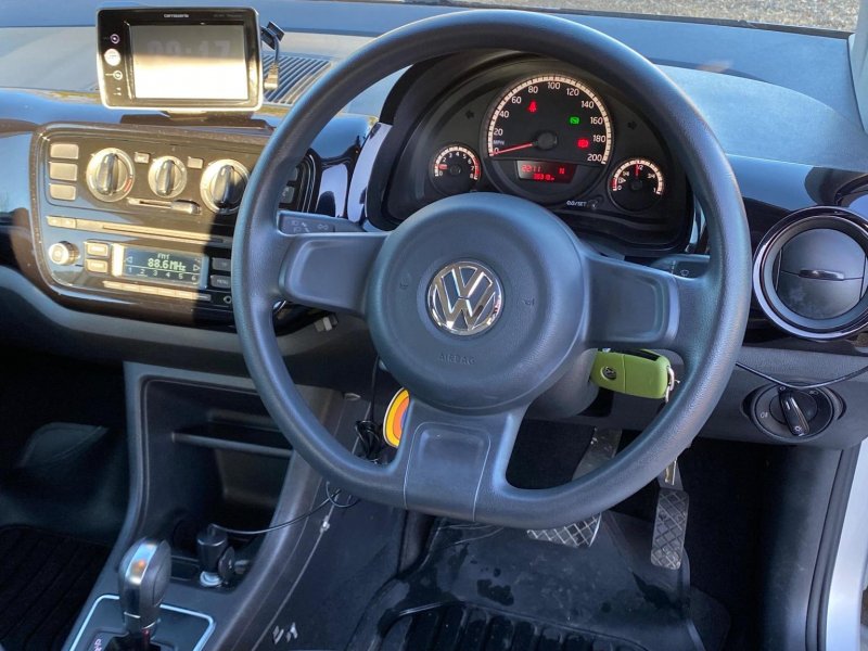 VOLKSWAGEN UP