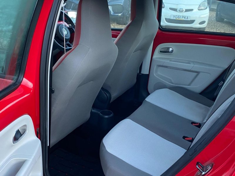 VOLKSWAGEN UP