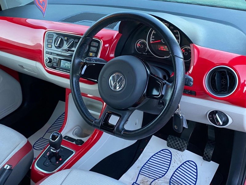 VOLKSWAGEN UP