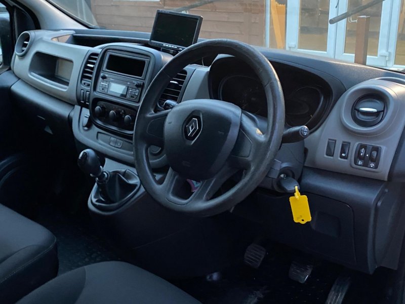 RENAULT TRAFIC