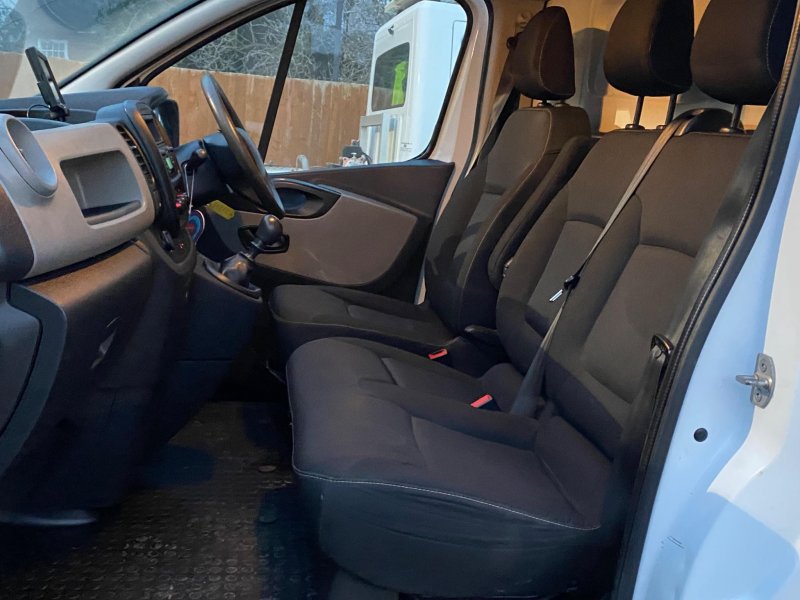 RENAULT TRAFIC