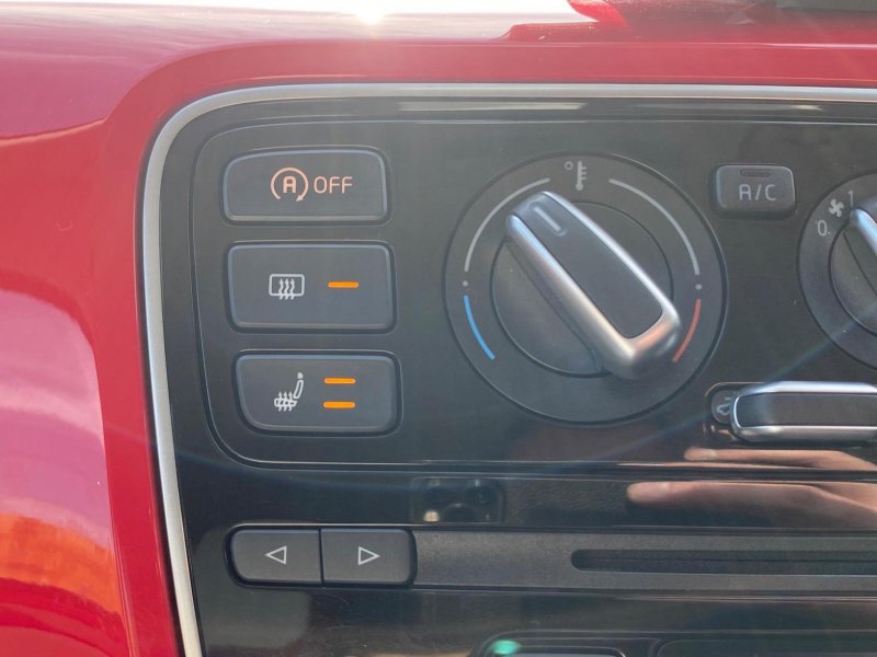 VOLKSWAGEN UP