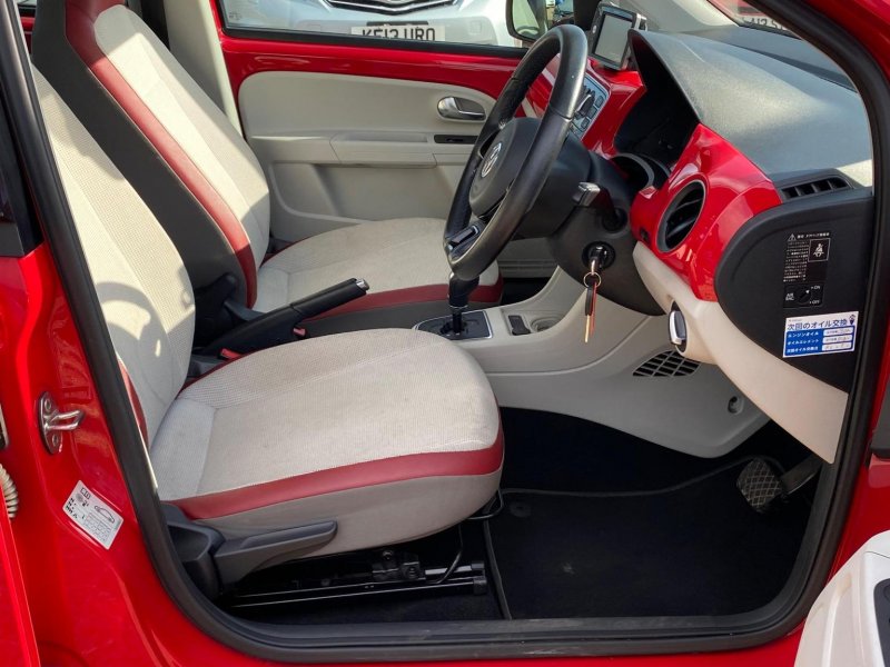 VOLKSWAGEN UP