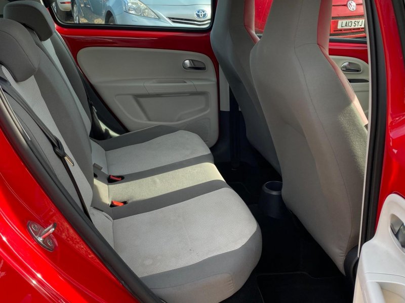 VOLKSWAGEN UP