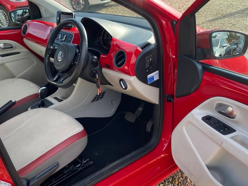 VOLKSWAGEN UP
