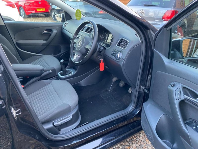 VOLKSWAGEN POLO