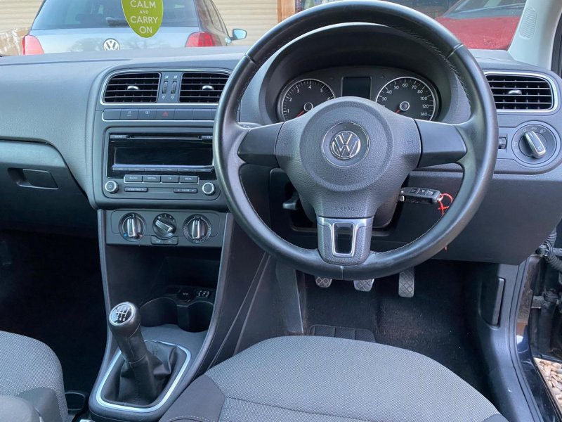 VOLKSWAGEN POLO