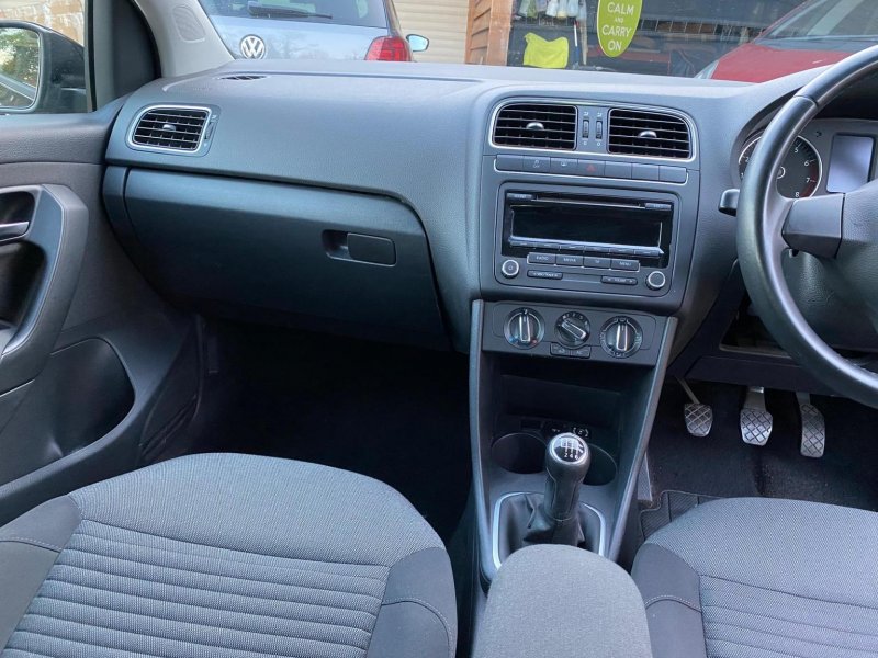 VOLKSWAGEN POLO